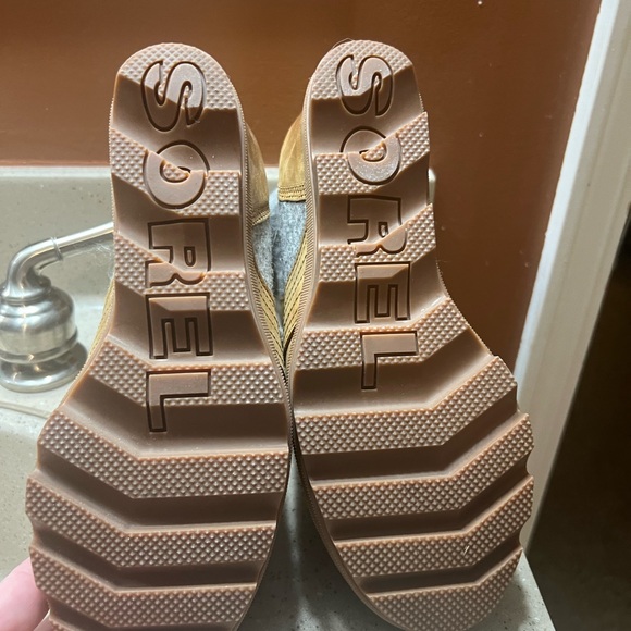 Women’s Sorel boots - Picture 8 of 8